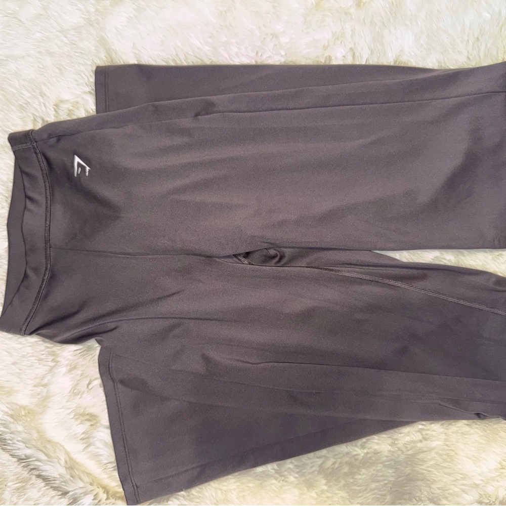 Gym shark leggings
